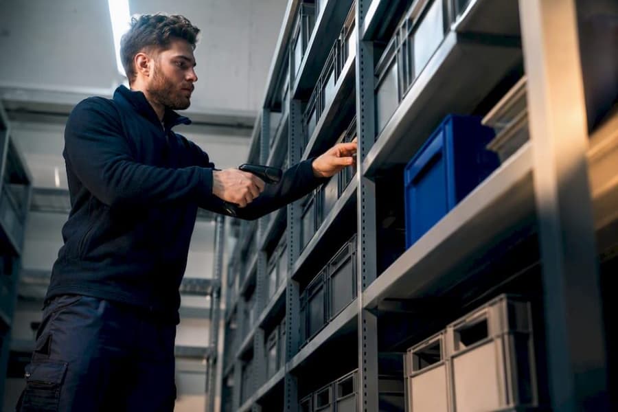 In 6 passi: inventario in tempo reale per responsabili con KPI misurabili 1 Inventario di magazzino controllato in tempo reale